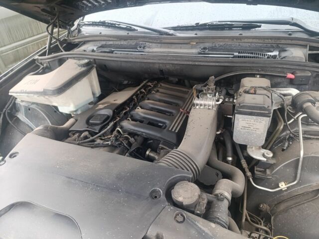 Серый БМВ Х5, объемом двигателя 3 л и пробегом 300 тыс. км за 4700 $, фото 6 на Automoto.ua