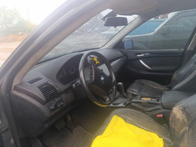 Серый БМВ Х5, объемом двигателя 3 л и пробегом 300 тыс. км за 4700 $, фото 7 на Automoto.ua