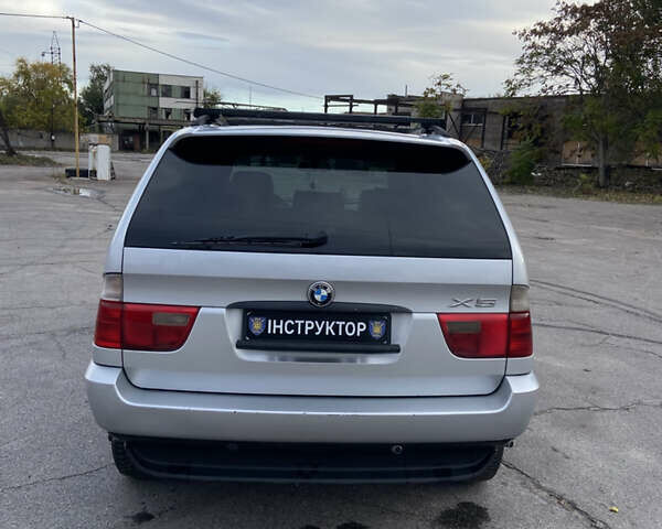 Серый БМВ Х5, объемом двигателя 3 л и пробегом 390 тыс. км за 5500 $, фото 3 на Automoto.ua