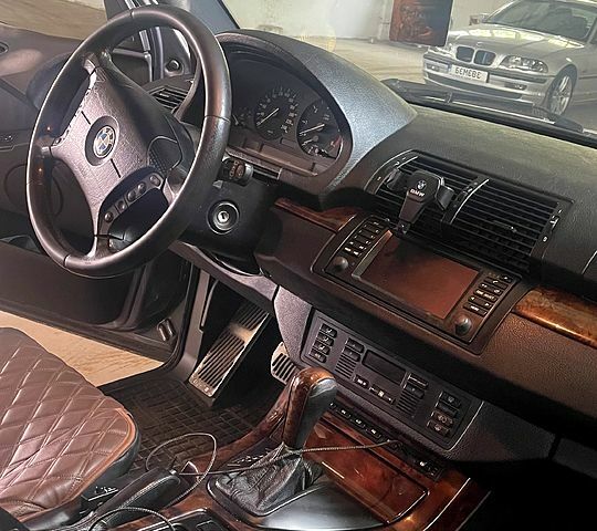 Серый БМВ Х5, объемом двигателя 3 л и пробегом 440 тыс. км за 8100 $, фото 7 на Automoto.ua