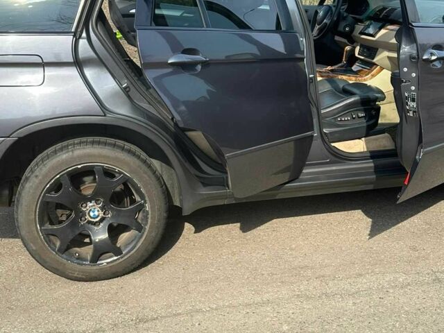 Серый БМВ Х5, объемом двигателя 3 л и пробегом 278 тыс. км за 7000 $, фото 4 на Automoto.ua