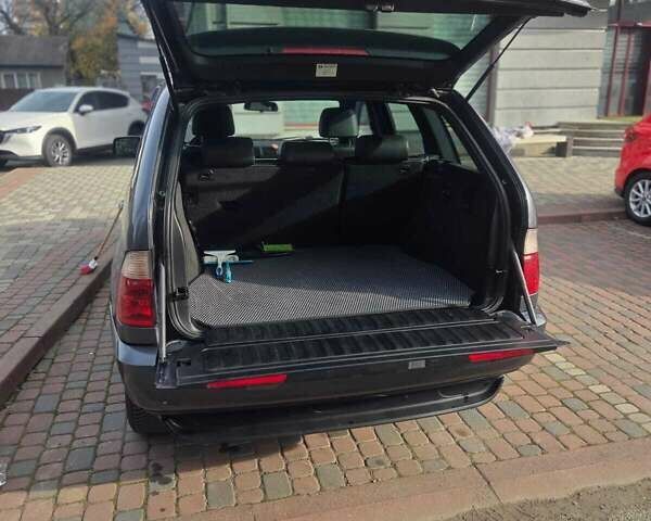 Серый БМВ Х5, объемом двигателя 2.9 л и пробегом 456 тыс. км за 8600 $, фото 1 на Automoto.ua