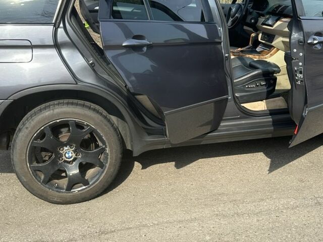 Сірий БМВ Х5, об'ємом двигуна 3 л та пробігом 278 тис. км за 6900 $, фото 2 на Automoto.ua