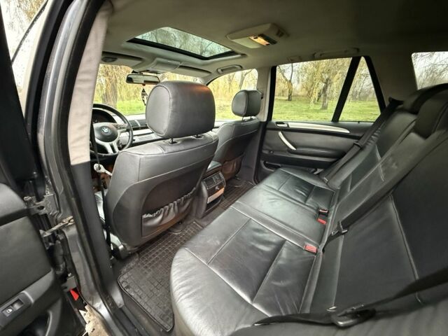 Серый БМВ Х5, объемом двигателя 3 л и пробегом 413 тыс. км за 5500 $, фото 11 на Automoto.ua