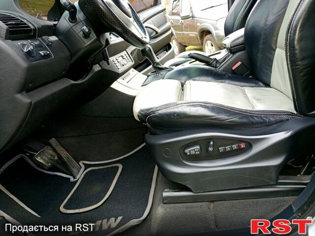 Серый БМВ Х5, объемом двигателя 3 л и пробегом 300 тыс. км за 8000 $, фото 10 на Automoto.ua