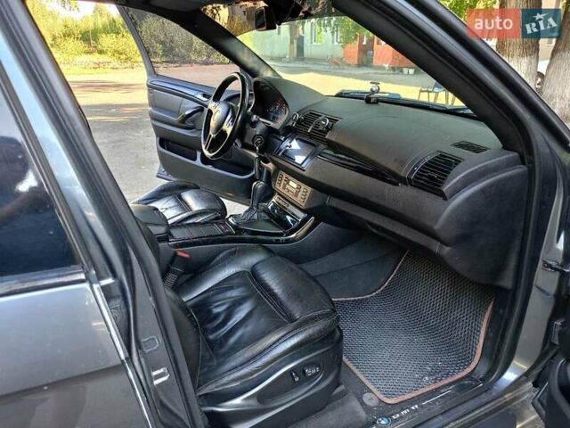 Сірий БМВ Х5, об'ємом двигуна 3 л та пробігом 400 тис. км за 11000 $, фото 1 на Automoto.ua