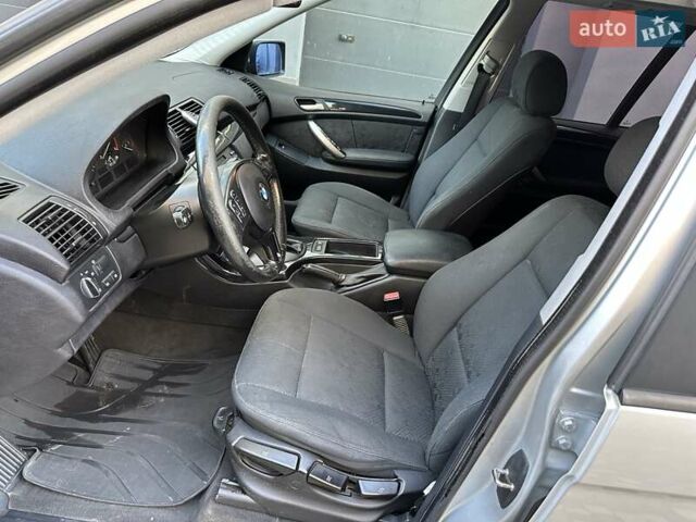Серый БМВ Х5, объемом двигателя 3 л и пробегом 318 тыс. км за 7900 $, фото 49 на Automoto.ua