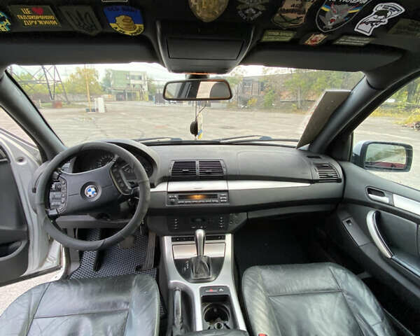 Серый БМВ Х5, объемом двигателя 3 л и пробегом 390 тыс. км за 5500 $, фото 6 на Automoto.ua
