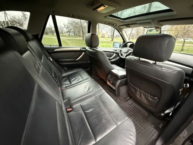 Серый БМВ Х5, объемом двигателя 3 л и пробегом 413 тыс. км за 5500 $, фото 12 на Automoto.ua