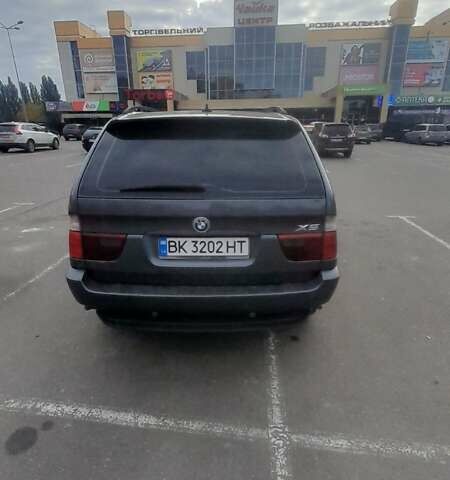 Серый БМВ Х5, объемом двигателя 2.93 л и пробегом 400 тыс. км за 8900 $, фото 1 на Automoto.ua