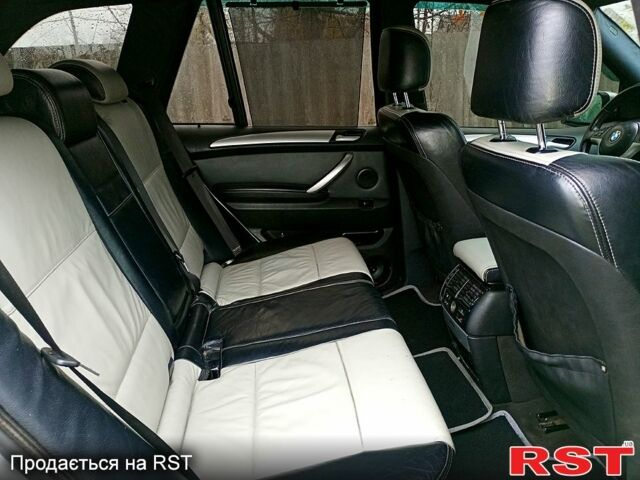 Серый БМВ Х5, объемом двигателя 3 л и пробегом 300 тыс. км за 8000 $, фото 6 на Automoto.ua