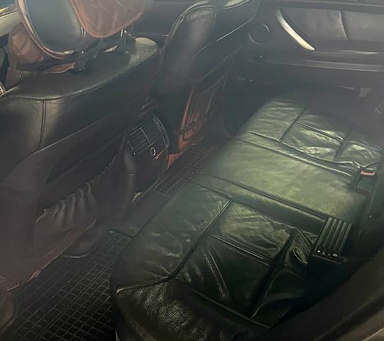 Серый БМВ Х5, объемом двигателя 3 л и пробегом 440 тыс. км за 8100 $, фото 10 на Automoto.ua