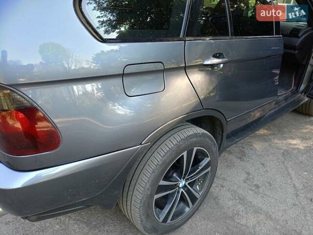 Сірий БМВ Х5, об'ємом двигуна 3 л та пробігом 400 тис. км за 11000 $, фото 6 на Automoto.ua