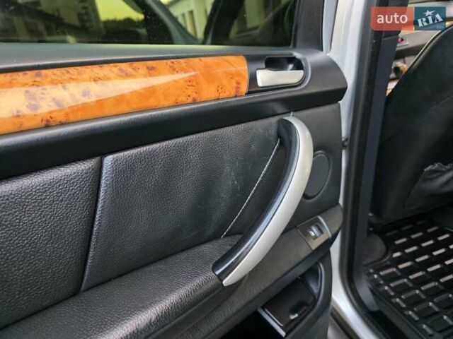 Серый БМВ Х5, объемом двигателя 3 л и пробегом 295 тыс. км за 7999 $, фото 103 на Automoto.ua