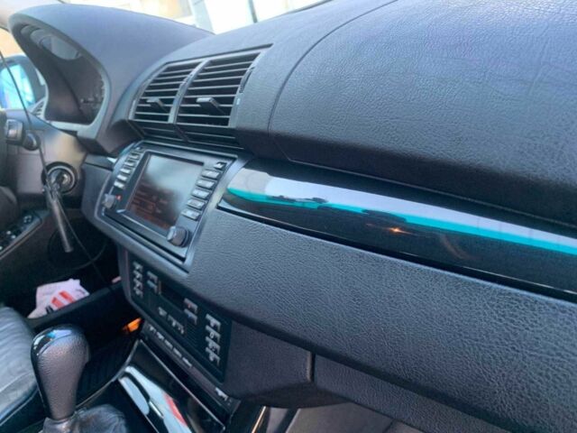 Серый БМВ Х5, объемом двигателя 3 л и пробегом 380 тыс. км за 7950 $, фото 1 на Automoto.ua