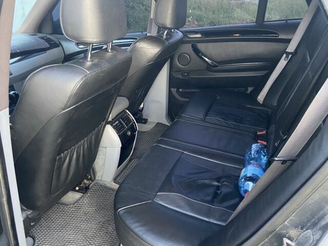 Серый БМВ Х5, объемом двигателя 3 л и пробегом 420 тыс. км за 9000 $, фото 4 на Automoto.ua