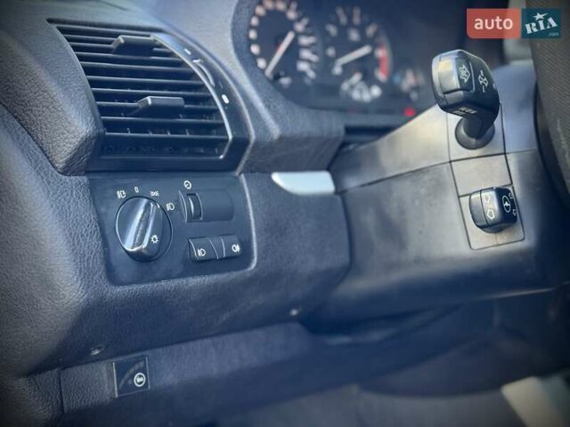 Серый БМВ Х5, объемом двигателя 4.6 л и пробегом 240 тыс. км за 6700 $, фото 25 на Automoto.ua