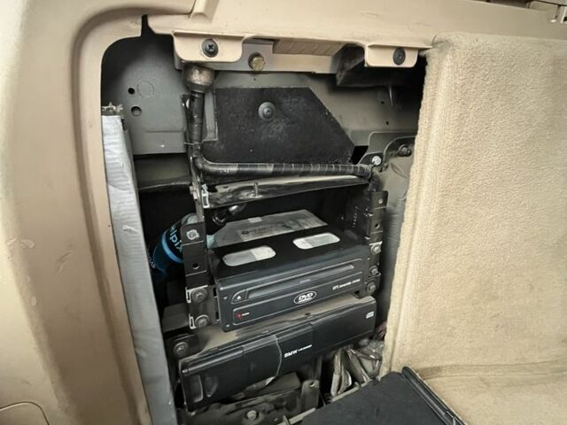 Серый БМВ Х5, объемом двигателя 3 л и пробегом 270 тыс. км за 7300 $, фото 12 на Automoto.ua