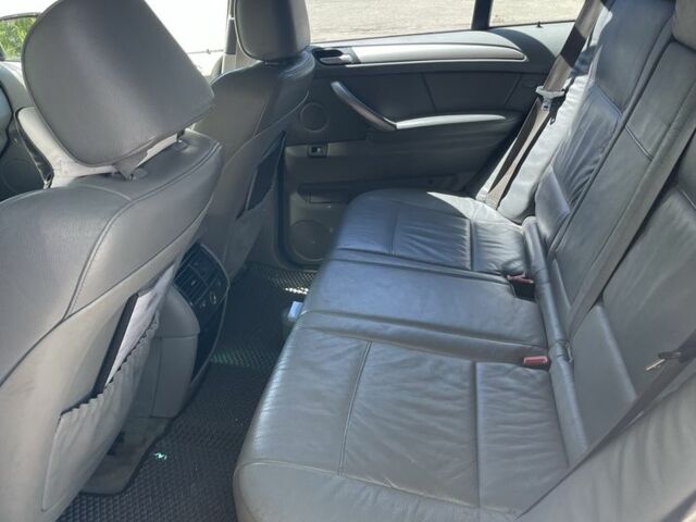 Серый БМВ Х5, объемом двигателя 3 л и пробегом 350 тыс. км за 8000 $, фото 6 на Automoto.ua