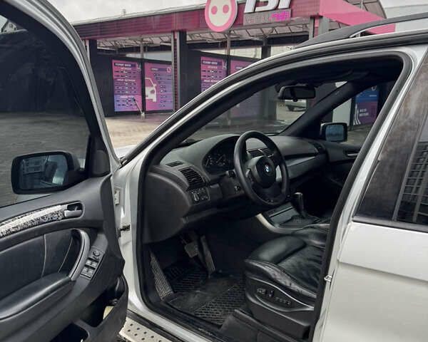 Серый БМВ Х5, объемом двигателя 3 л и пробегом 500 тыс. км за 9200 $, фото 6 на Automoto.ua