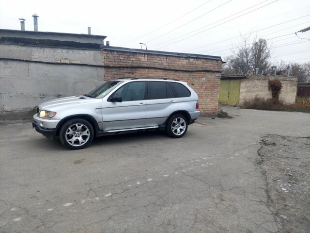 Серый БМВ Х5, объемом двигателя 3 л и пробегом 400 тыс. км за 4200 $, фото 1 на Automoto.ua