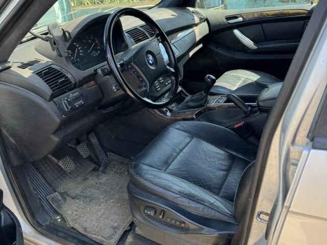 Серый БМВ Х5, объемом двигателя 3 л и пробегом 270 тыс. км за 4850 $, фото 1 на Automoto.ua
