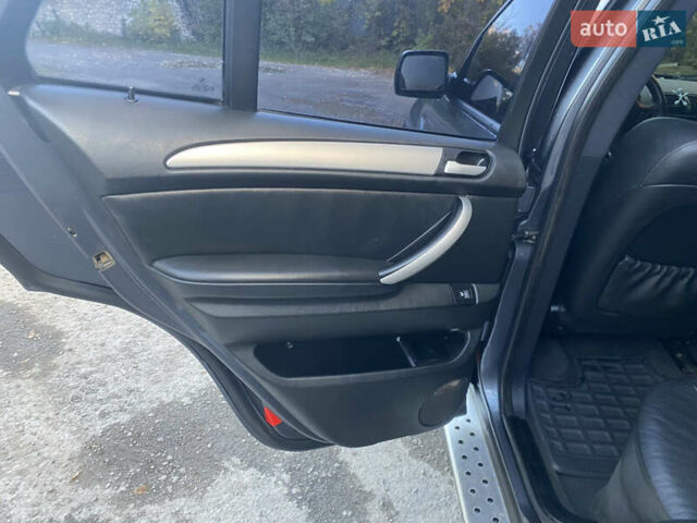 Серый БМВ Х5, объемом двигателя 2.98 л и пробегом 300 тыс. км за 8800 $, фото 17 на Automoto.ua