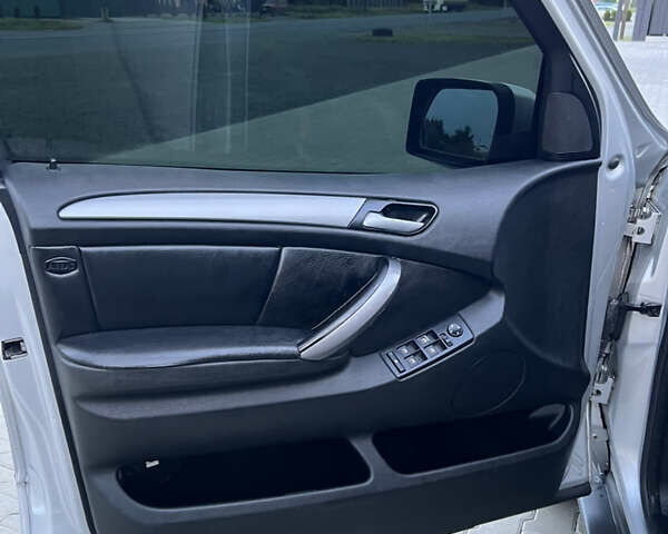 Серый БМВ Х5, объемом двигателя 3 л и пробегом 396 тыс. км за 11200 $, фото 17 на Automoto.ua