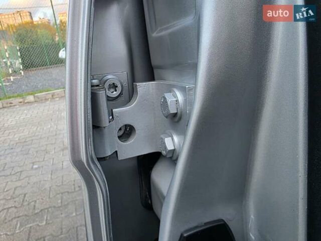 Серый БМВ Х5, объемом двигателя 3 л и пробегом 295 тыс. км за 7999 $, фото 67 на Automoto.ua