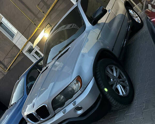 Сірий БМВ Х5, об'ємом двигуна 2.93 л та пробігом 333 тис. км за 10000 $, фото 3 на Automoto.ua