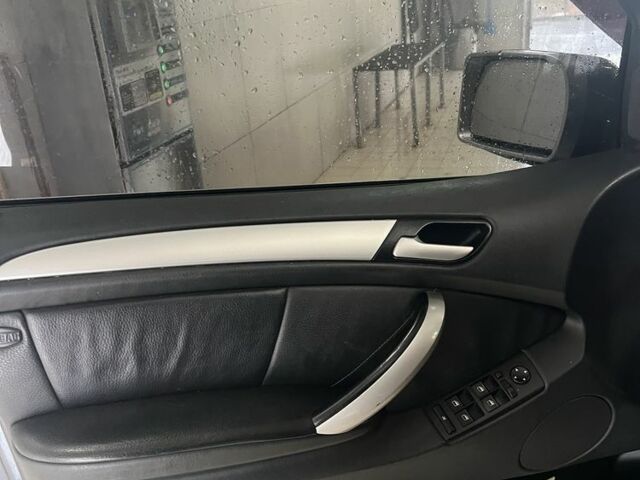 Серый БМВ Х5, объемом двигателя 3 л и пробегом 270 тыс. км за 10500 $, фото 7 на Automoto.ua