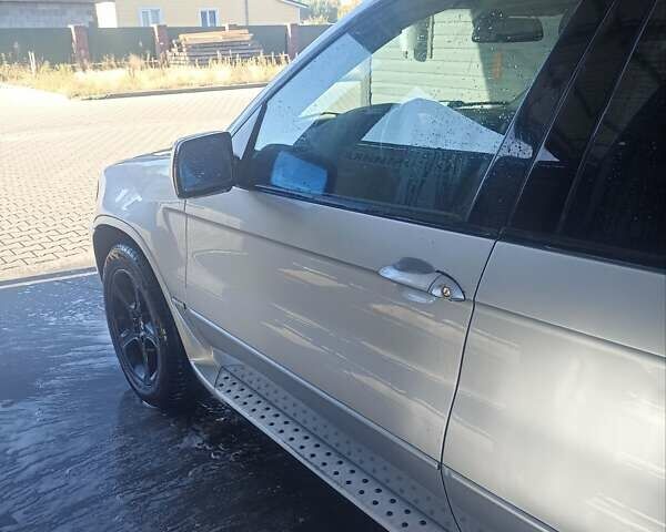 Серый БМВ Х5, объемом двигателя 3 л и пробегом 320 тыс. км за 4500 $, фото 3 на Automoto.ua
