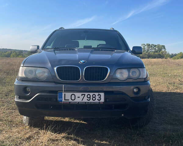 Серый БМВ Х5, объемом двигателя 3 л и пробегом 320 тыс. км за 4500 $, фото 2 на Automoto.ua