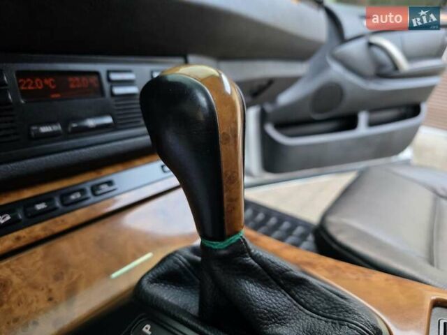 Серый БМВ Х5, объемом двигателя 3 л и пробегом 295 тыс. км за 7999 $, фото 70 на Automoto.ua