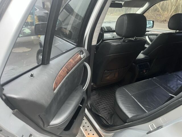 Серый БМВ Х5, объемом двигателя 3 л и пробегом 272 тыс. км за 5700 $, фото 10 на Automoto.ua