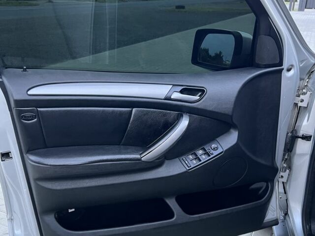 Серый БМВ Х5, объемом двигателя 3 л и пробегом 400 тыс. км за 10999 $, фото 13 на Automoto.ua