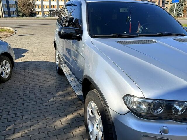 Серый БМВ Х5, объемом двигателя 3 л и пробегом 200 тыс. км за 8000 $, фото 2 на Automoto.ua
