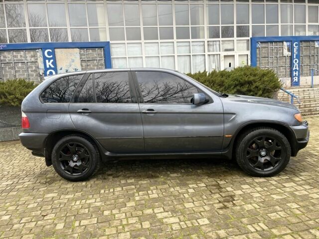 Серый БМВ Х5, объемом двигателя 3 л и пробегом 200 тыс. км за 3400 $, фото 2 на Automoto.ua