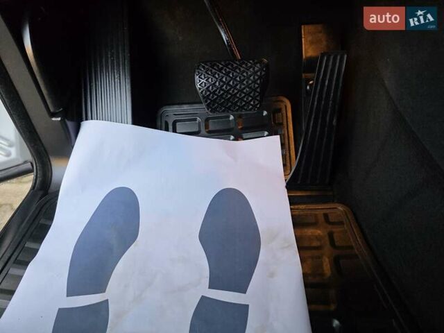 Серый БМВ Х5, объемом двигателя 3 л и пробегом 295 тыс. км за 7999 $, фото 71 на Automoto.ua