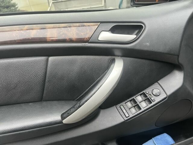 Серый БМВ Х5, объемом двигателя 3 л и пробегом 272 тыс. км за 5700 $, фото 22 на Automoto.ua