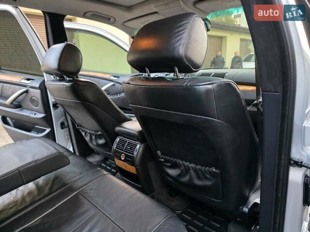 Серый БМВ Х5, объемом двигателя 3 л и пробегом 295 тыс. км за 7999 $, фото 104 на Automoto.ua