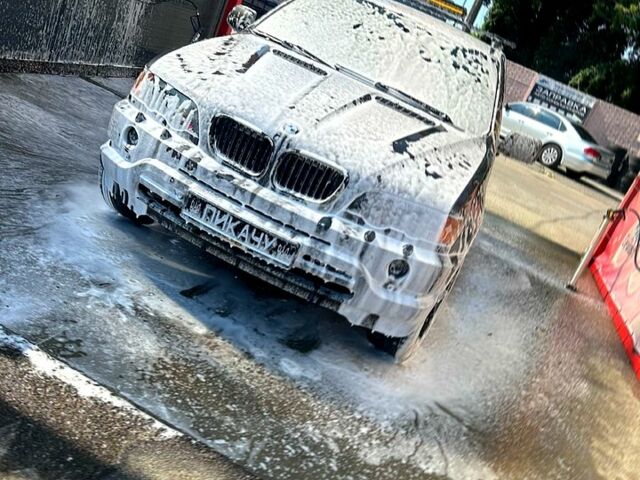 Серый БМВ Х5, объемом двигателя 3 л и пробегом 315 тыс. км за 8350 $, фото 6 на Automoto.ua