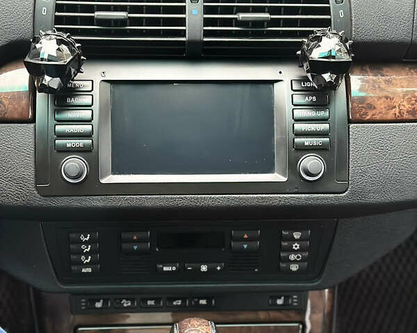 Серый БМВ Х5, объемом двигателя 2.93 л и пробегом 280 тыс. км за 10500 $, фото 2 на Automoto.ua