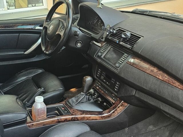Серый БМВ Х5, объемом двигателя 0 л и пробегом 260 тыс. км за 5500 $, фото 3 на Automoto.ua