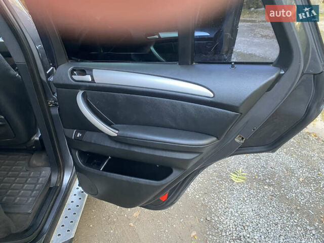 Серый БМВ Х5, объемом двигателя 2.98 л и пробегом 300 тыс. км за 8800 $, фото 14 на Automoto.ua