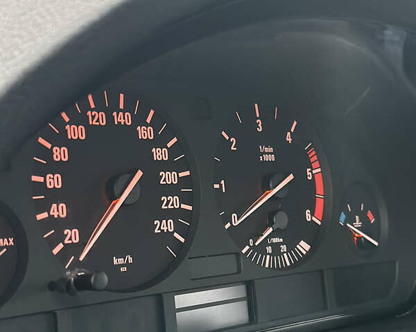 Серый БМВ Х5, объемом двигателя 2.93 л и пробегом 280 тыс. км за 10500 $, фото 1 на Automoto.ua