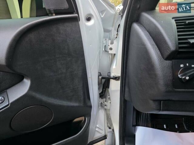 Серый БМВ Х5, объемом двигателя 3 л и пробегом 295 тыс. км за 7999 $, фото 76 на Automoto.ua