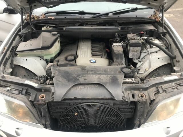 Серый БМВ Х5, объемом двигателя 3 л и пробегом 225 тыс. км за 3700 $, фото 1 на Automoto.ua