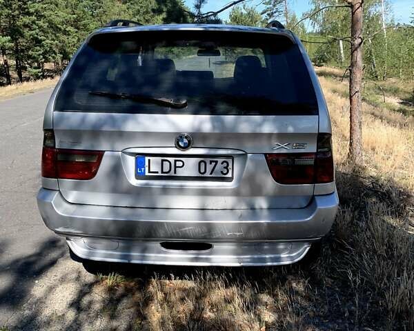 Серый БМВ Х5, объемом двигателя 3 л и пробегом 320 тыс. км за 4500 $, фото 4 на Automoto.ua