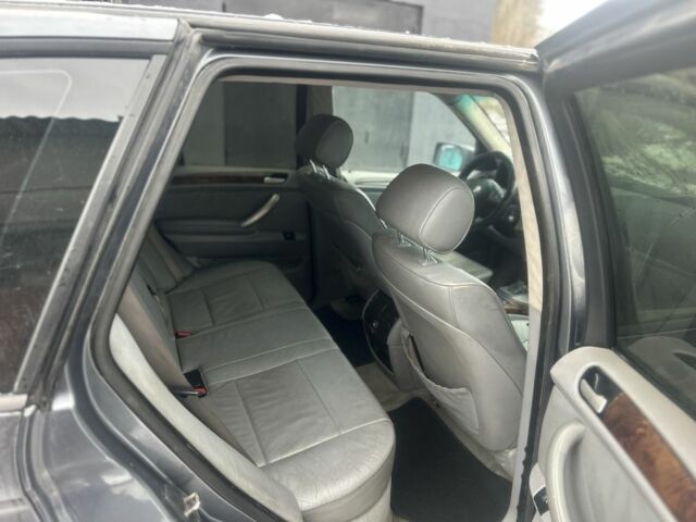 Серый БМВ Х5, объемом двигателя 3 л и пробегом 380 тыс. км за 3400 $, фото 5 на Automoto.ua